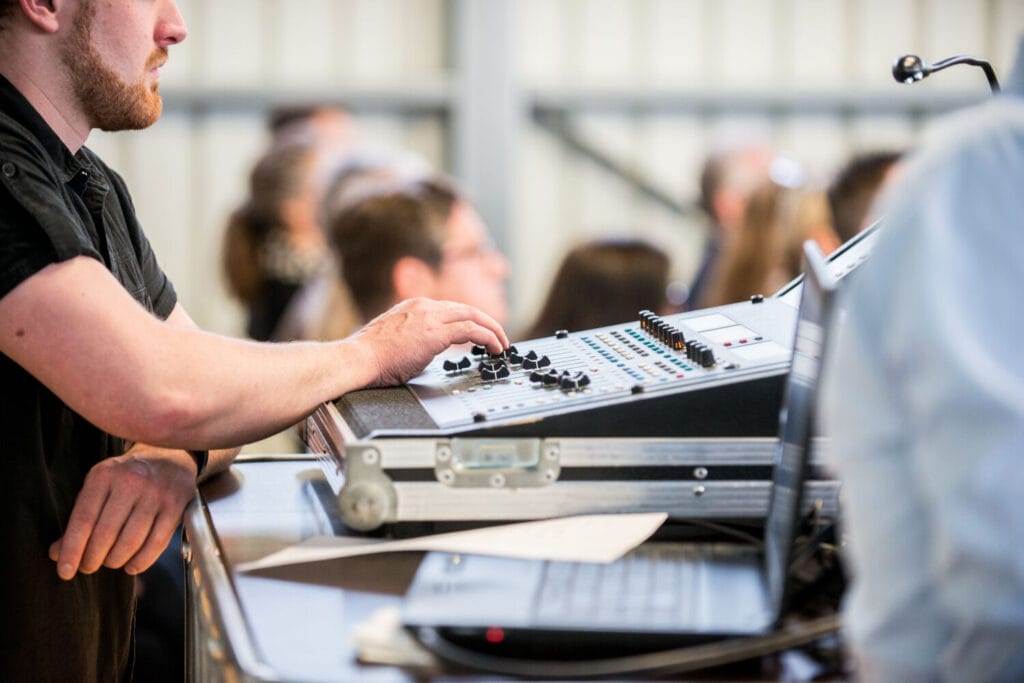 Die Leerguthalle von Berkel AHK in Ludwigshafen - Ein Ort der Begegnung zwischen Industrie und Musik