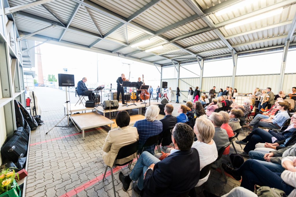 Die Leerguthalle von Berkel AHK in Ludwigshafen - Ein Ort der Begegnung zwischen Industrie und Musik