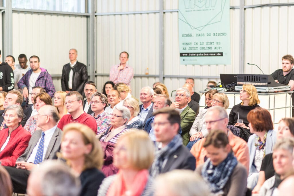 Die Leerguthalle von Berkel AHK in Ludwigshafen - Ein Ort der Begegnung zwischen Industrie und Musik