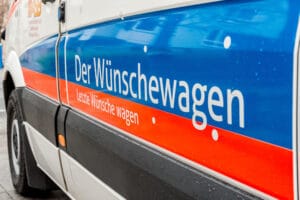 Als erfahrener Rettungssanitäter in Städten wie Frankenthal und Ludwigshafen kenne ich die Herausforderungen schwerkranker Patienten. Daher möchte ich auf das ASB-Projekt "Wünschewagen" hinweisen, das diesen Menschen hilft, einen letzten Wunsch zu erfüllen.