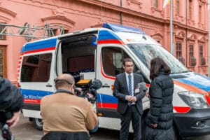 Als erfahrener Rettungssanitäter in Städten wie Frankenthal und Ludwigshafen kenne ich die Herausforderungen schwerkranker Patienten. Daher möchte ich auf das ASB-Projekt "Wünschewagen" hinweisen, das diesen Menschen hilft, einen letzten Wunsch zu erfüllen.