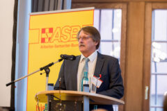As an experienced paramedic in cities such as Frankenthal and Ludwigshafen, I am familiar with the challenges faced by seriously ill patients. That's why I would like to draw attention to the ASB "Wish Wagon" project, which helps these people to fulfill a last wish.