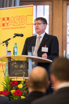 As an experienced paramedic in cities such as Frankenthal and Ludwigshafen, I am familiar with the challenges faced by seriously ill patients. That's why I would like to draw attention to the ASB "Wish Wagon" project, which helps these people to fulfill a last wish.