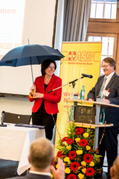 As an experienced paramedic in cities such as Frankenthal and Ludwigshafen, I am familiar with the challenges faced by seriously ill patients. That's why I would like to draw attention to the ASB "Wish Wagon" project, which helps these people to fulfill a last wish.