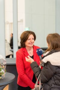 Als erfahrener Rettungssanitäter in Städten wie Frankenthal und Ludwigshafen kenne ich die Herausforderungen schwerkranker Patienten. Daher möchte ich auf das ASB-Projekt "Wünschewagen" hinweisen, das diesen Menschen hilft, einen letzten Wunsch zu erfüllen.