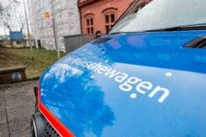 Als erfahrener Rettungssanitäter in Städten wie Frankenthal und Ludwigshafen kenne ich die Herausforderungen schwerkranker Patienten. Daher möchte ich auf das ASB-Projekt "Wünschewagen" hinweisen, das diesen Menschen hilft, einen letzten Wunsch zu erfüllen.