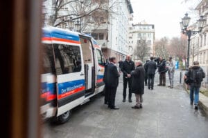 Als erfahrener Rettungssanitäter in Städten wie Frankenthal und Ludwigshafen kenne ich die Herausforderungen schwerkranker Patienten. Daher möchte ich auf das ASB-Projekt "Wünschewagen" hinweisen, das diesen Menschen hilft, einen letzten Wunsch zu erfüllen.