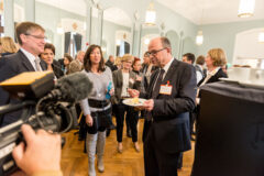 As an experienced paramedic in cities such as Frankenthal and Ludwigshafen, I am familiar with the challenges faced by seriously ill patients. That's why I would like to draw attention to the ASB "Wish Wagon" project, which helps these people to fulfill a last wish.