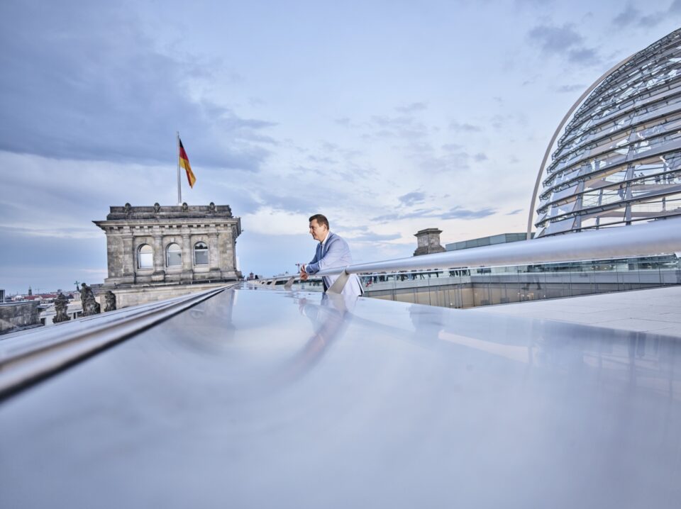 Mario Brandenburg ein super freundlicher und überzeugter „Pfälzer“ Politiker, der sich für die Zukunft Deutschlands einsetzt. Seine Arbeit als Mitglied der FDP zeigt deutlich, dass er an seinen Überzeugungen und Zielen festhält und bereit ist, dafür zu kämpfen. 