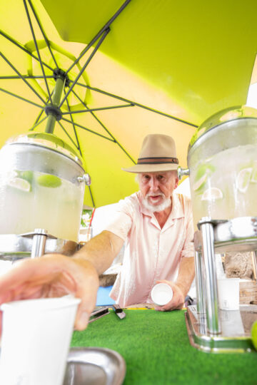 Einmal Zitronenlimonade bitte ;) | Maikammer feiert Pfälzer Gartenmarkt 2023 | Werbe und Reportagefotograf Schepers
