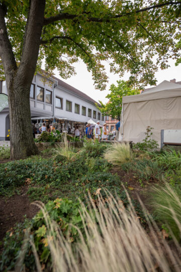 Einmal Zitronenlimonade bitte ;) | Maikammer feiert Pfälzer Gartenmarkt 2023 | Werbe und Reportagefotograf Schepers
