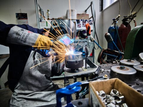 Tauchen Sie ein in die fesselnde Fotowelt von KÜBLER Produktion Dresden. Hochwertige Fotografien mit europaweiten Veröffentlichungen, die jeden Blick fangen.