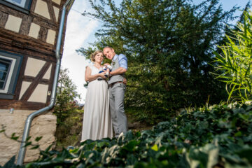 Schepi - your passionate wedding photographer from Römerberg. With a keen sense for the perfect moment, I capture the magic of your wedding in the Rhine-Neckar region and worldwide. Discover authentic and emotional shots that will capture your love for eternity. Let yourself be accompanied by a professional who recognizes and captures the beauty in every moment.