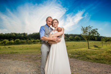 Schepi - your passionate wedding photographer from Römerberg. With a keen sense for the perfect moment, I capture the magic of your wedding in the Rhine-Neckar region and worldwide. Discover authentic and emotional shots that will capture your love for eternity. Let yourself be accompanied by a professional who recognizes and captures the beauty in every moment.
