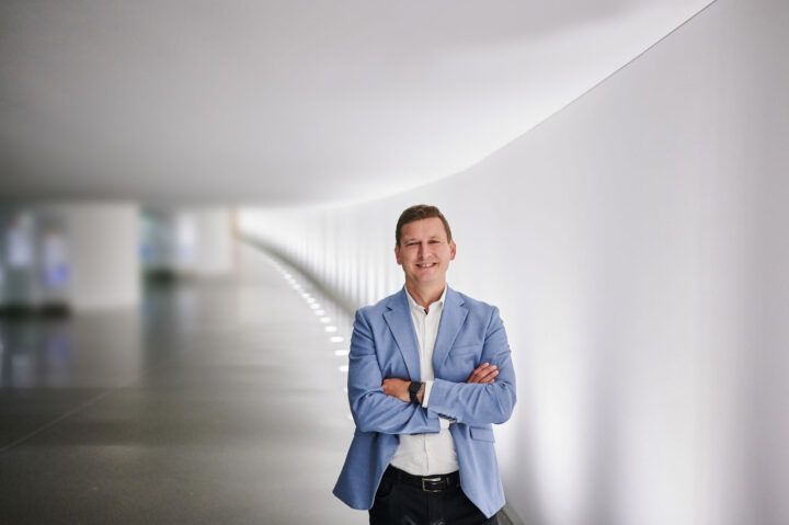 Mario Brandenburg ein super freundlicher und überzeugter „Pfälzer“ Politiker, der sich für die Zukunft Deutschlands einsetzt. Seine Arbeit als Mitglied der FDP zeigt deutlich, dass er an seinen Überzeugungen und Zielen festhält und bereit ist, dafür zu kämpfen. 