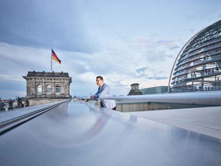 Mario Brandenburg ein super freundlicher und überzeugter „Pfälzer“ Politiker, der sich für die Zukunft Deutschlands einsetzt. Seine Arbeit als Mitglied der FDP zeigt deutlich, dass er an seinen Überzeugungen und Zielen festhält und bereit ist, dafür zu kämpfen. 