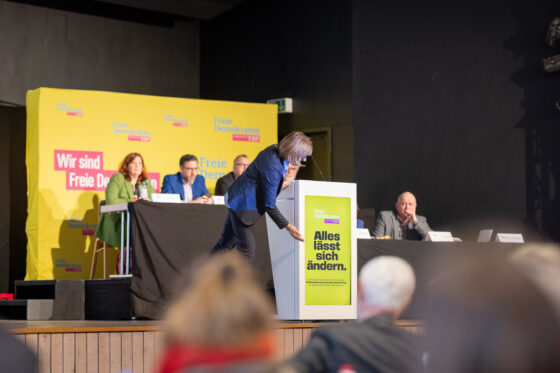 Person at the lectern at FDP event