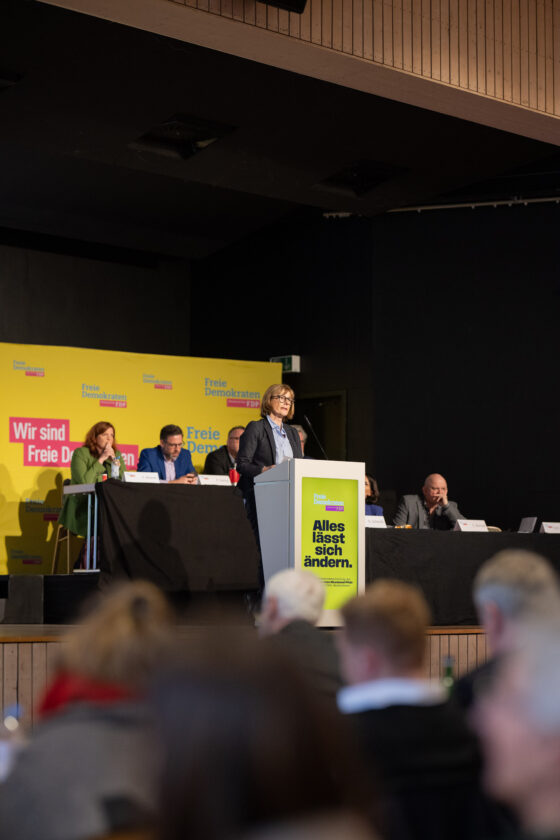Speaker at the lectern at FDP event