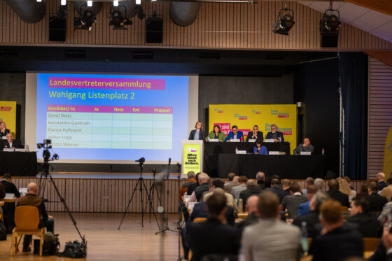 Candidate presentation at party conference with projection and speakers.